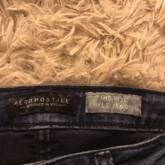Aeropostale Mid Rise Distressed Jeans - Picture 3 of 4